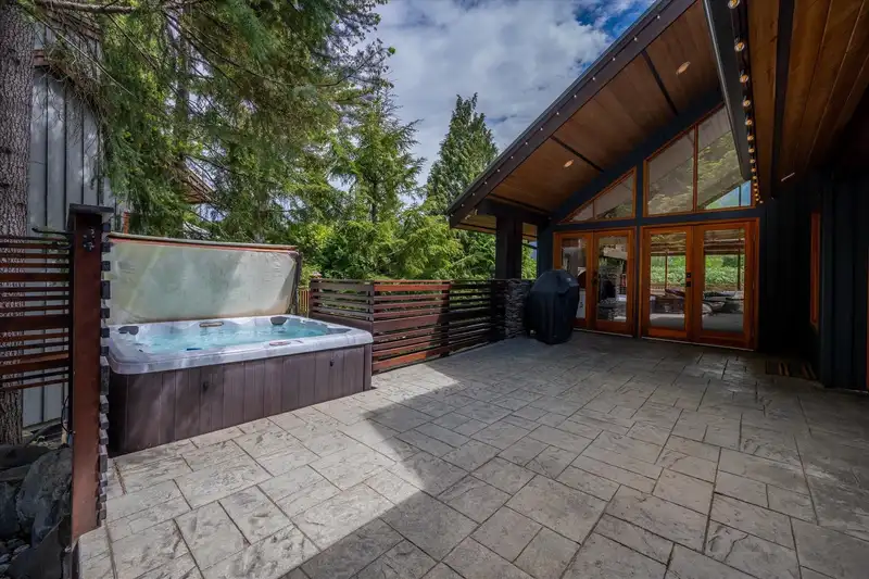 6260 BISHOP WAY - photo 2 of 39