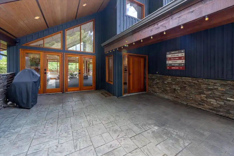 6260 BISHOP WAY - photo 3 of 39