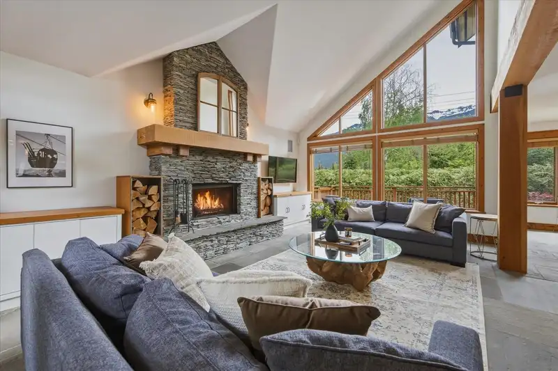 6260 BISHOP WAY - photo 4 of 39