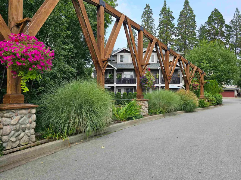 14 21704 96 AVENUE - photo 1 of 25