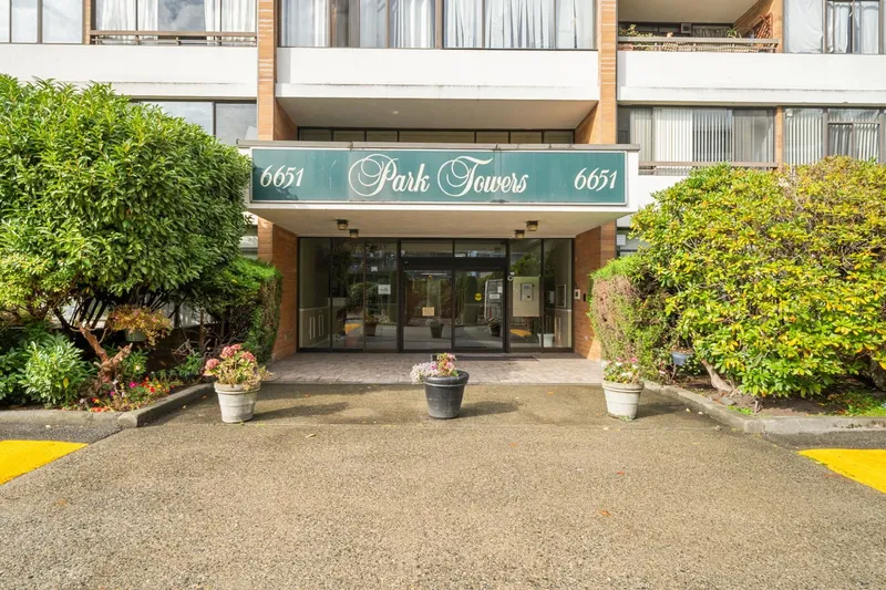 802 6651 MINORU BOULEVARD - photo 2 of 17