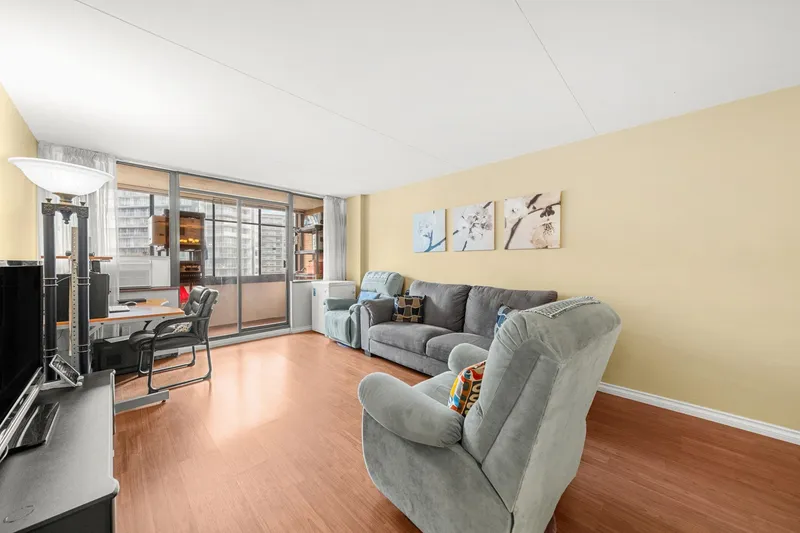 802 6651 MINORU BOULEVARD - photo 3 of 17