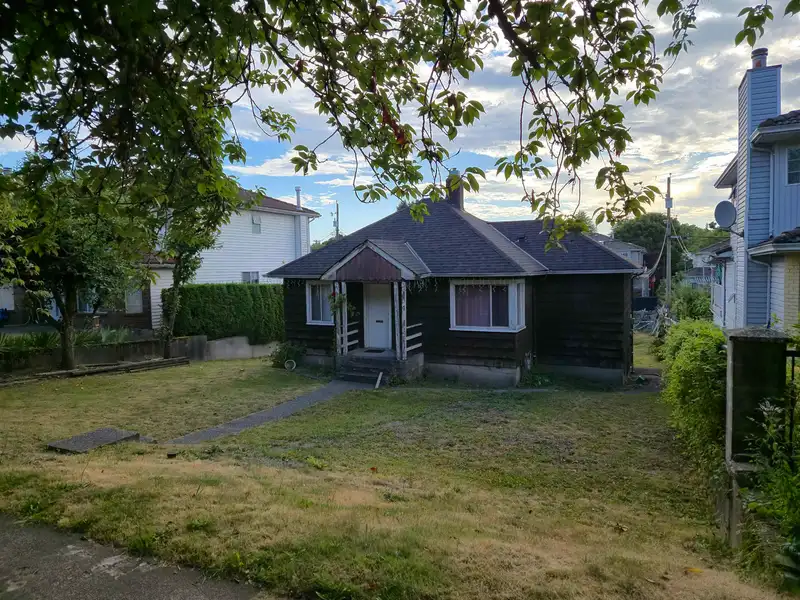 6029 DUMFRIES STREET - photo 3 of 5