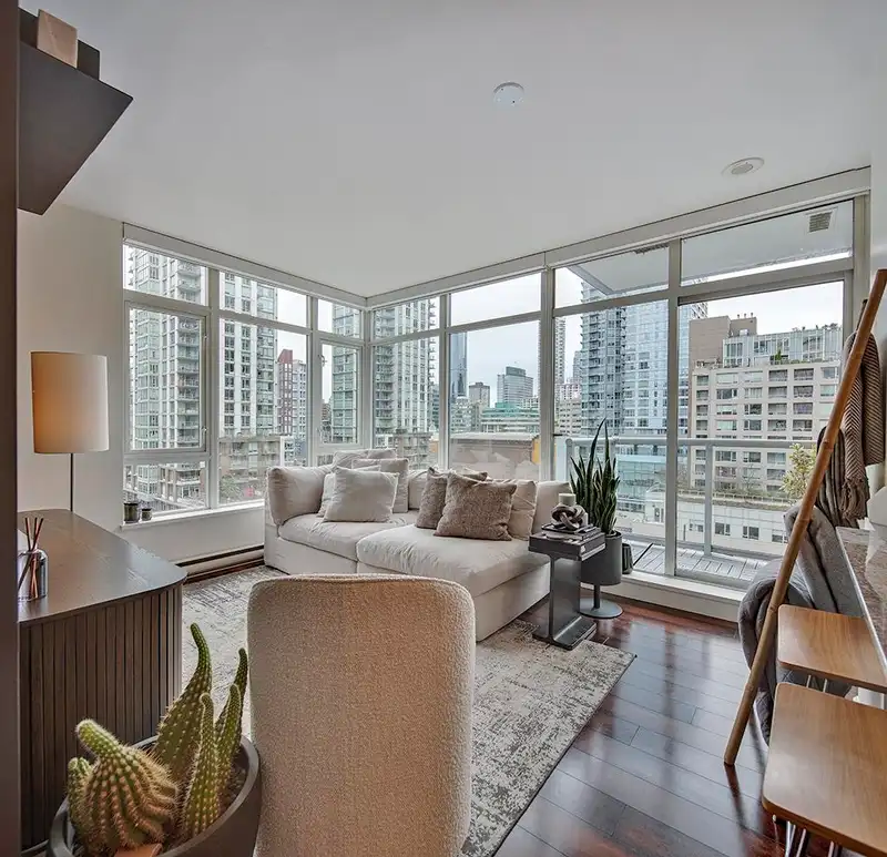 901 480 ROBSON STREET - photo 3 of 35