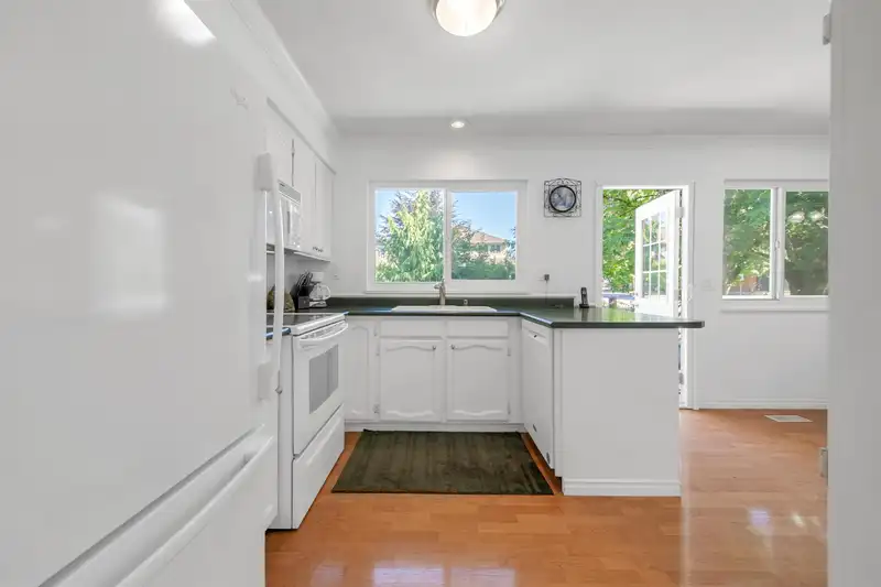 8162 WILTSHIRE BOULEVARD - photo 4 of 22