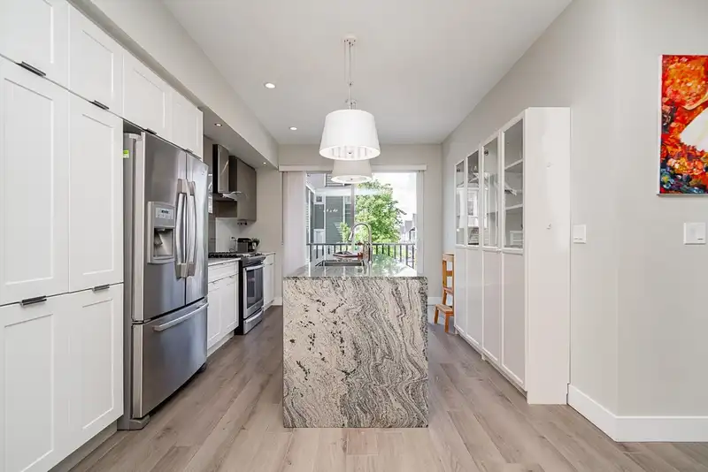 63 20852 77A AVENUE - photo 3 of 40