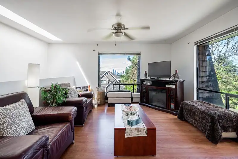 10956 128A STREET - photo 3 of 40
