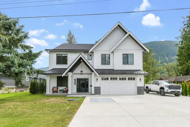 10080 MOUNTAINVIEW ROAD - photo 1 of 33