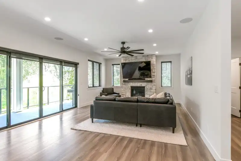 10080 MOUNTAINVIEW ROAD - photo 4 of 33