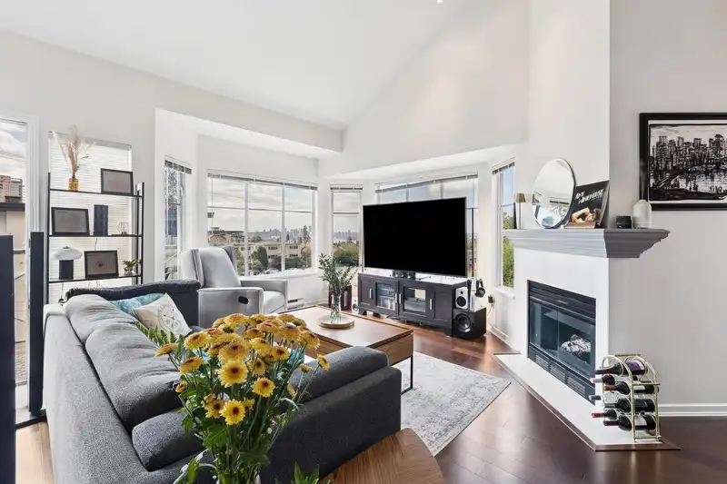 303 131 W 20TH STREET - photo 3 of 40