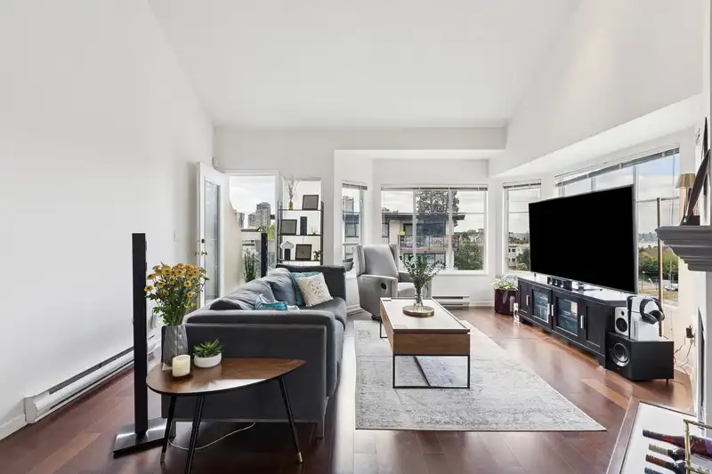 303 131 W 20TH STREET - photo 4 of 40