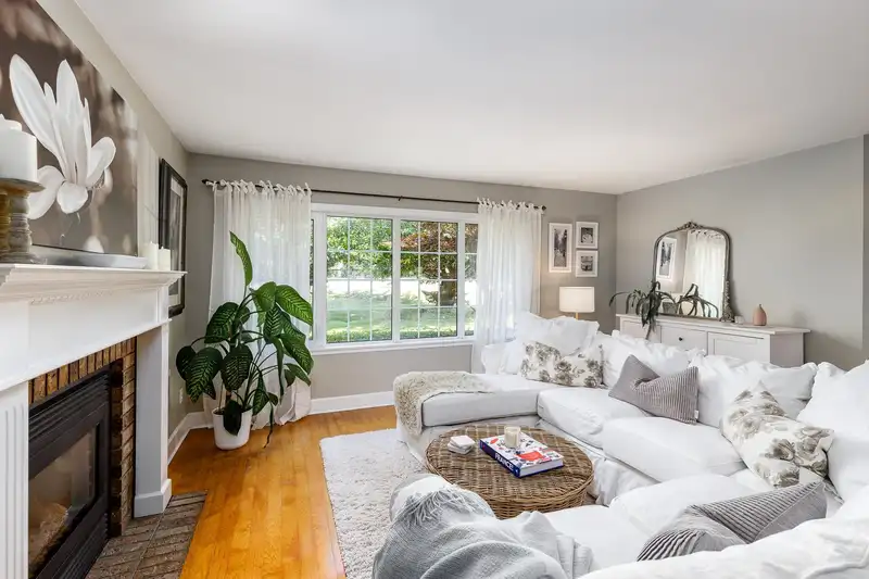 10099 127 STREET - photo 3 of 37