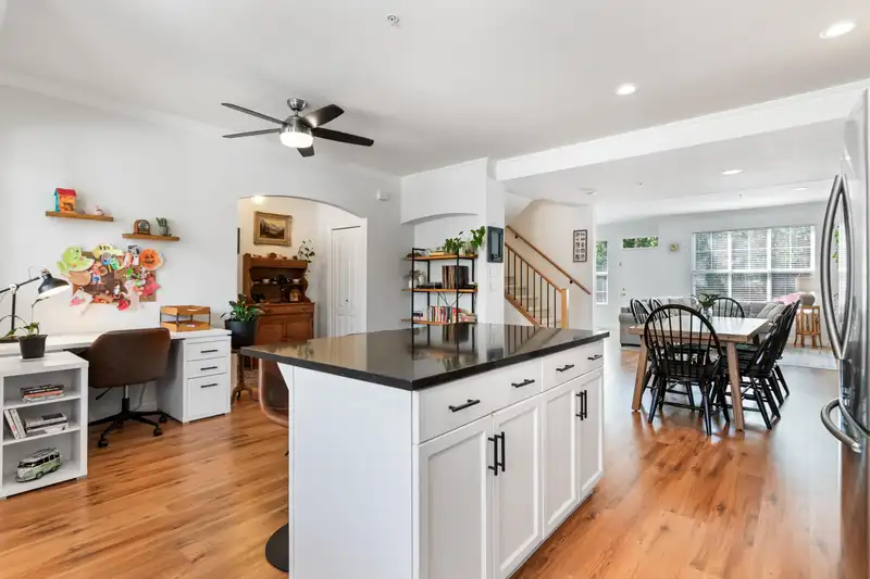 18 11720 COTTONWOOD DRIVE - photo 3 of 40