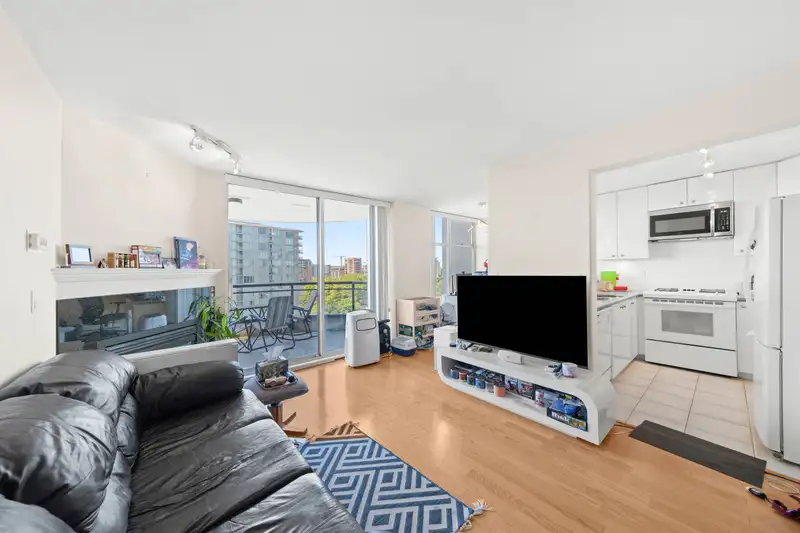 1101 7080 ST. ALBANS ROAD - photo 3 of 20