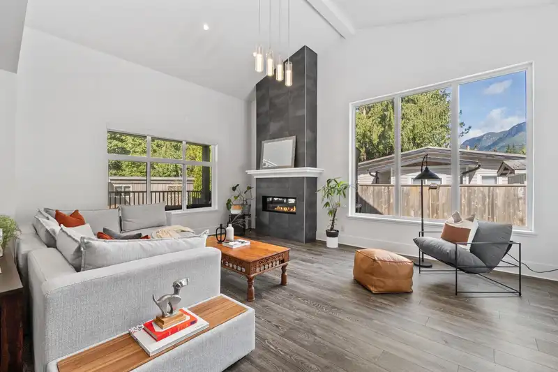 12 3295 SUNNYSIDE ROAD - photo 1 of 34