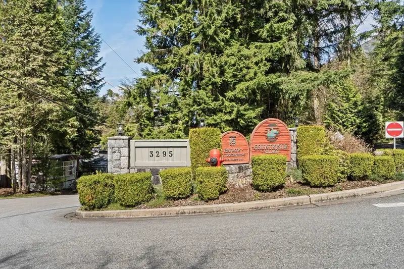 12 3295 SUNNYSIDE ROAD - photo 3 of 34