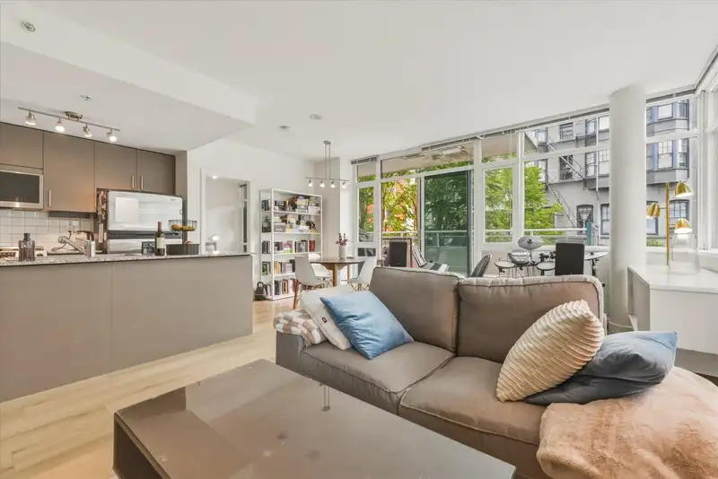 303 100 E ESPLANADE - photo 1 of 31
