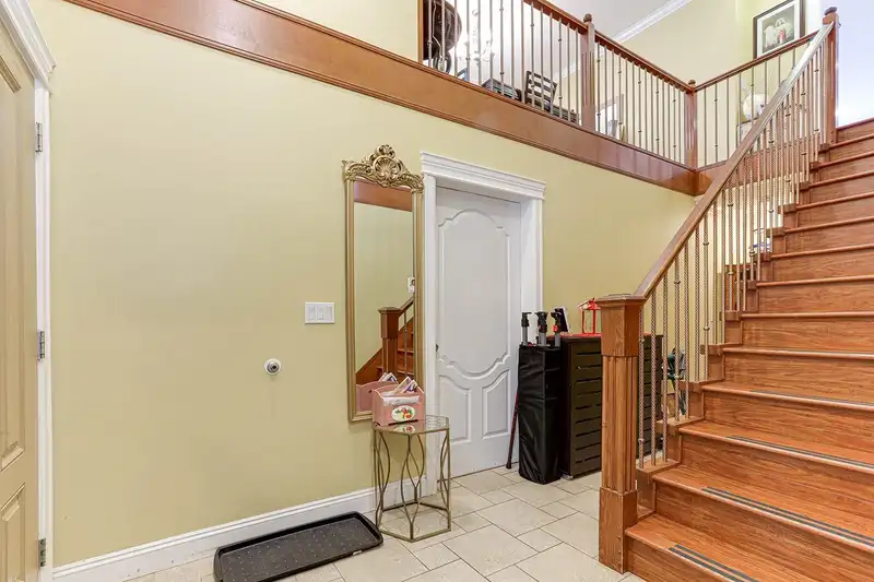8474 123 STREET - photo 4 of 40