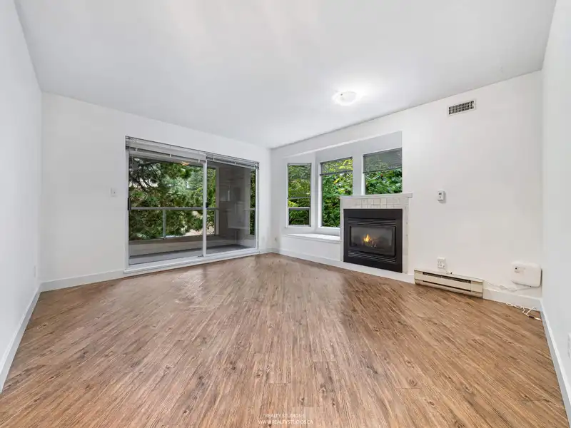 303 123 E 6TH STREET - photo 2 of 30