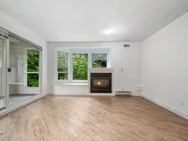 303 123 E 6TH STREET - photo 4 of 30