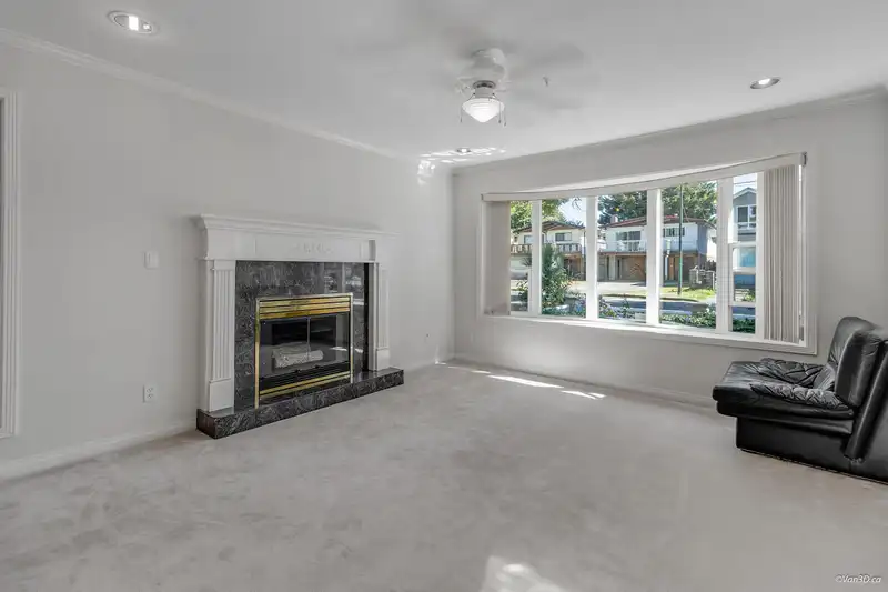 1715 E 46TH AVENUE - photo 2 of 40