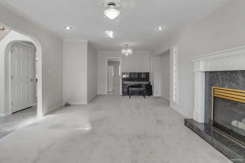 1715 E 46TH AVENUE - photo 3 of 40
