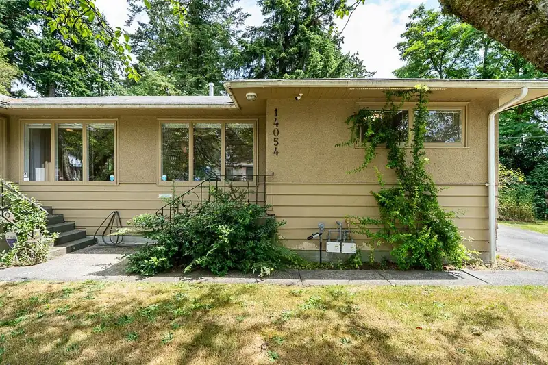 14054 ANTRIM ROAD - photo 2 of 40