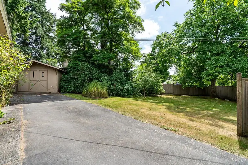 14054 ANTRIM ROAD - photo 4 of 40