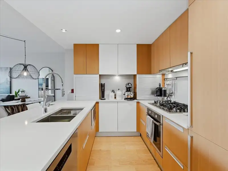 806 288 W 1ST AVENUE - photo 4 of 28