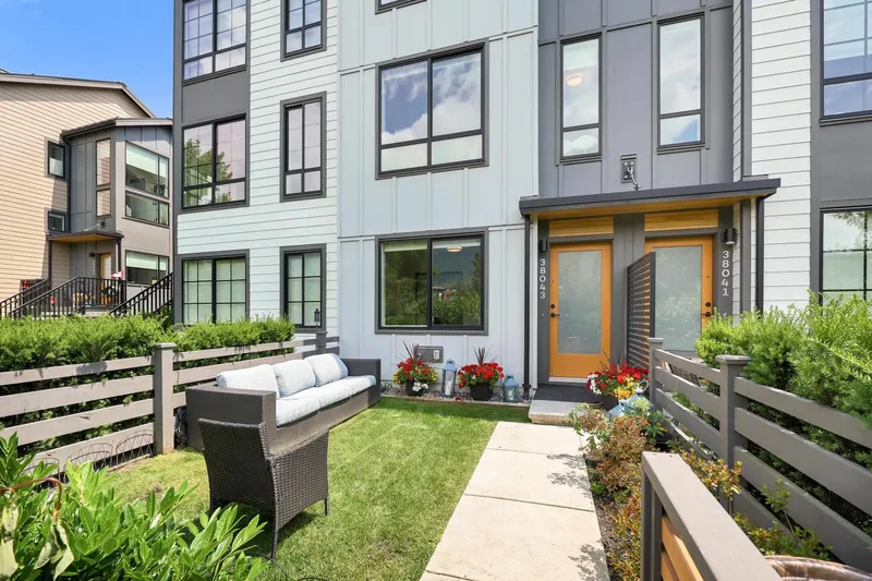 38043 HELM WAY - photo 4 of 23