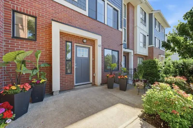 62 11556 72A AVENUE - photo 1 of 35