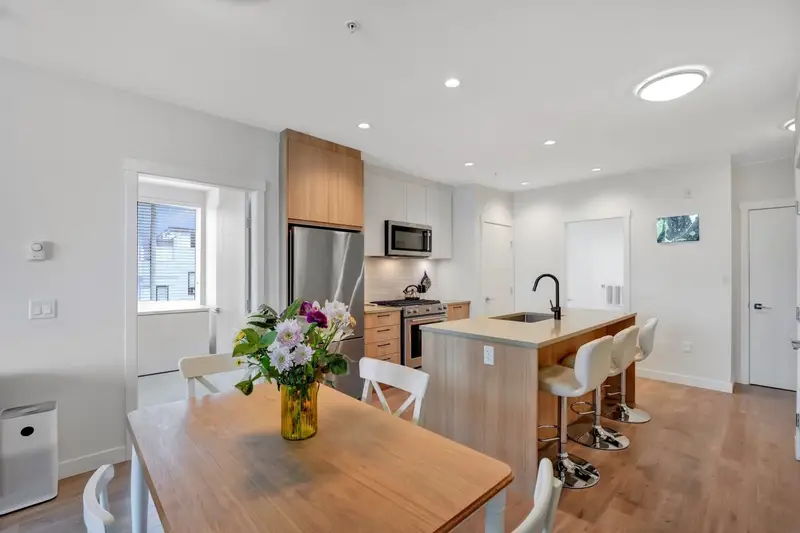 311 707 COMO LAKE AVENUE - photo 2 of 25