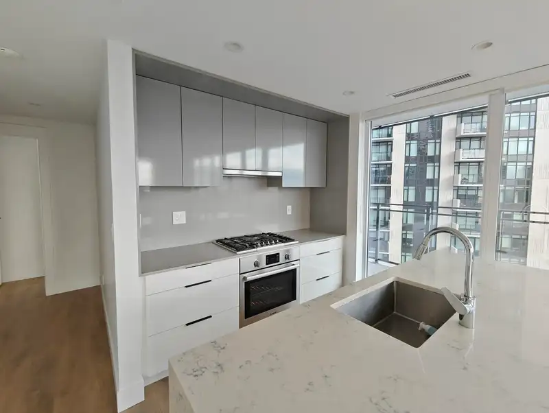 1502 4711 HAZEL STREET - photo 4 of 19