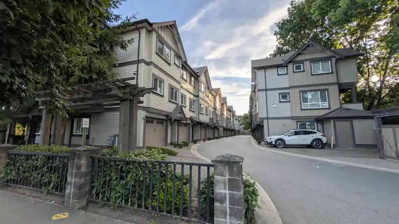 9 10999 STEVESTON HIGHWAY - photo 1 of 25