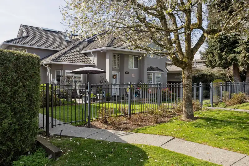 1541 MAHON AVENUE - photo 1 of 36
