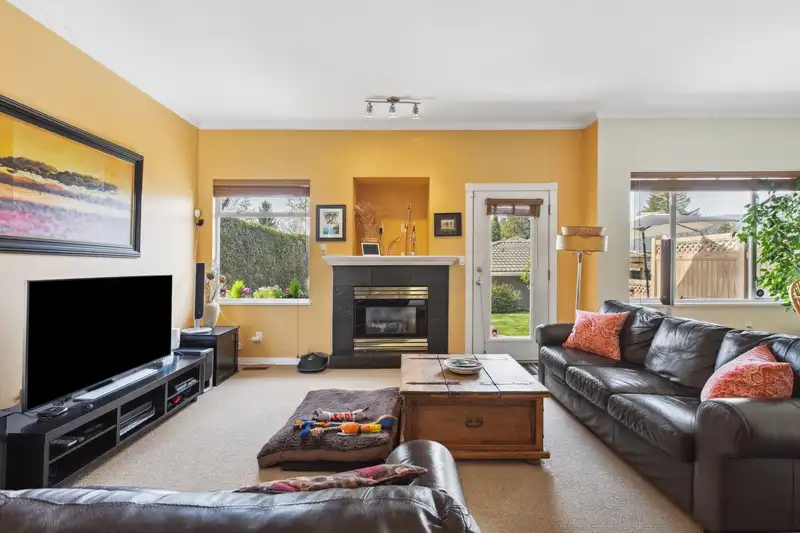 1541 MAHON AVENUE - photo 4 of 36