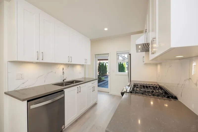 8 6929 BALMORAL STREET - photo 2 of 25