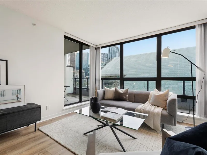 503 933 HORNBY STREET - photo 2 of 25