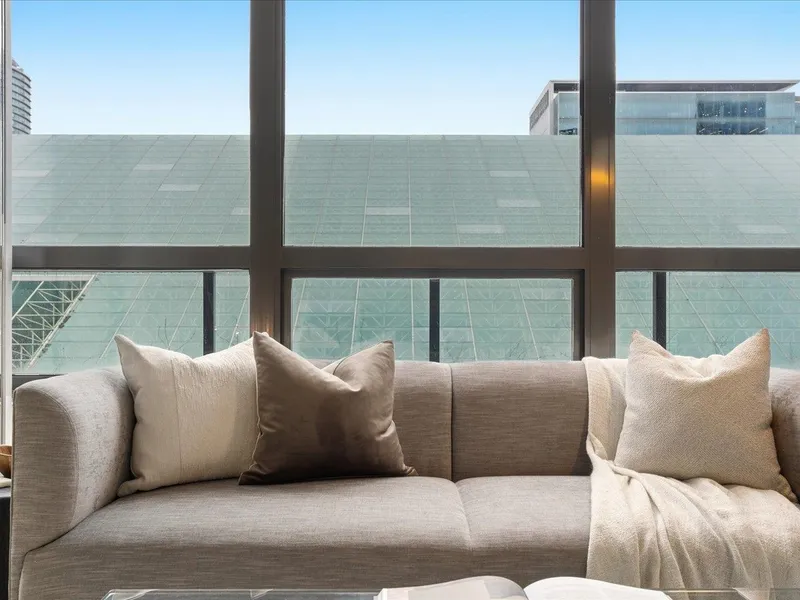 503 933 HORNBY STREET - photo 3 of 25