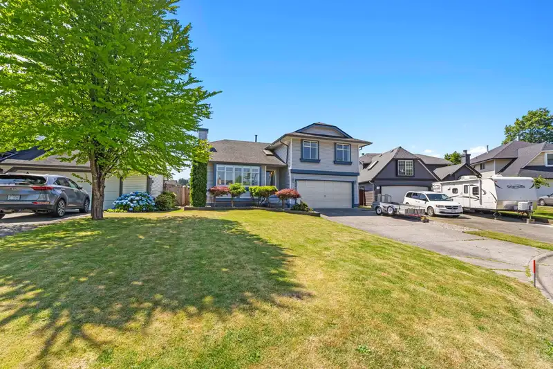 22098 KERRY CRESCENT - photo 1 of 40