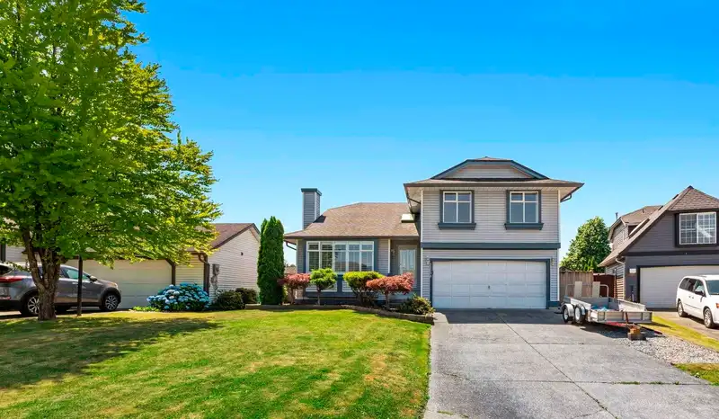 22098 KERRY CRESCENT - photo 3 of 40