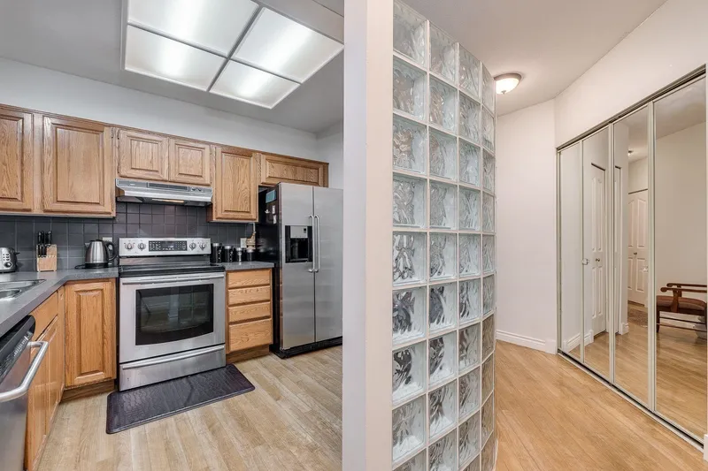 207 1255 BEST STREET - photo 3 of 10