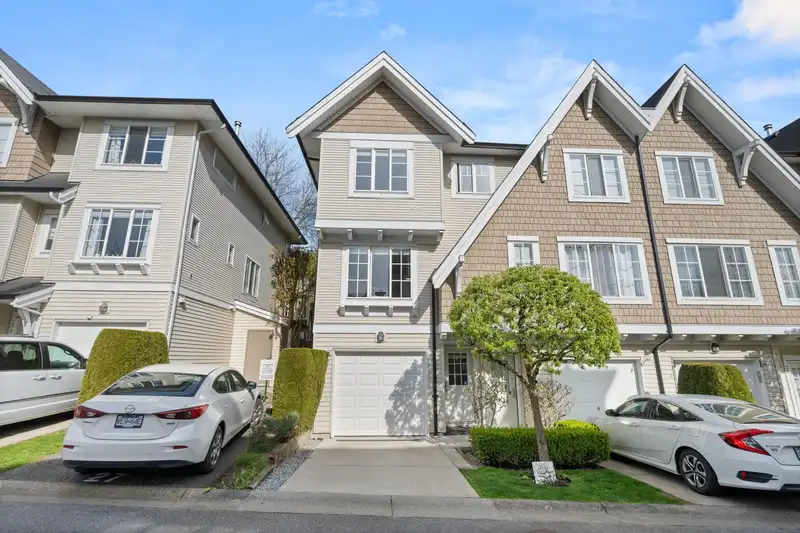 33 20560 66 AVENUE - photo 1 of 40