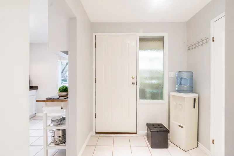 9 3190 TAHSIS AVENUE - photo 2 of 25