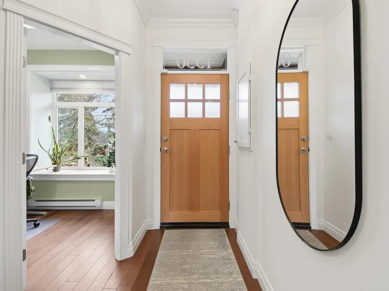 1530 KITCHENER STREET - photo 2 of 25