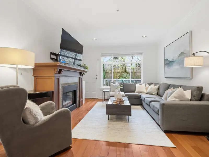 1530 KITCHENER STREET - photo 3 of 25