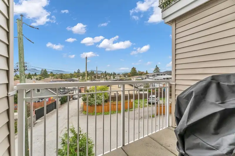 202 2973 KINGSWAY - photo 4 of 22