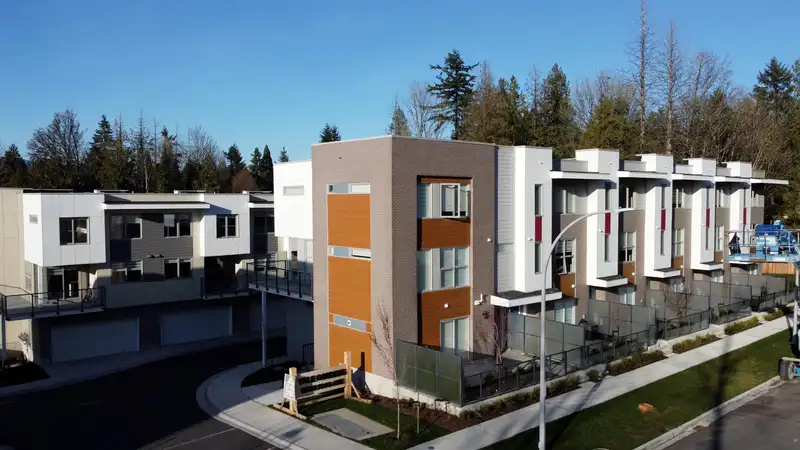 49 12585 104A AVENUE - photo 1 of 26