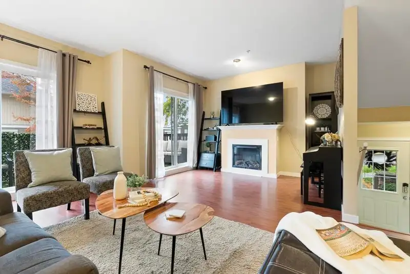 40 20159 68 AVENUE - photo 2 of 36