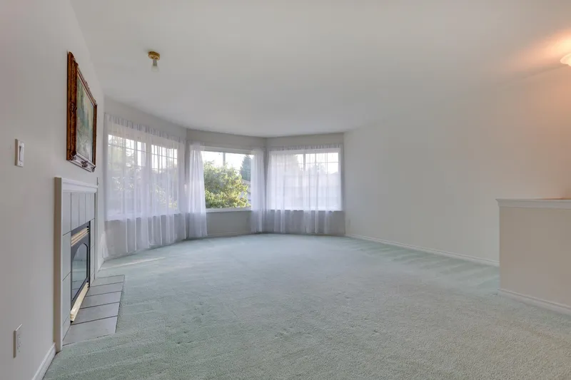 20509 123 AVENUE - photo 2 of 25